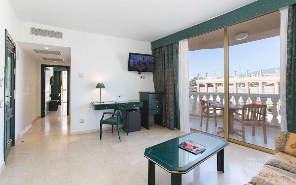 CLEOPATRA PALACE HOTEL PLAYA DE LAS AMERICAS ACCOMMODATION WITH OCEAN 